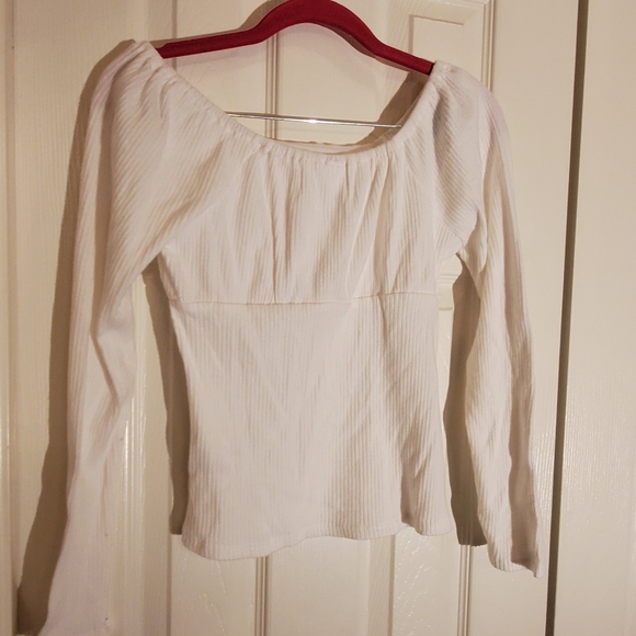 NEW Winter White Girls Top - Picture 2 of 4